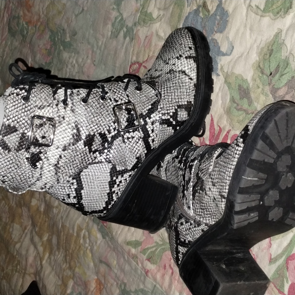 Adrianna Black/Grey Snake Design Ankle Booties Size 8